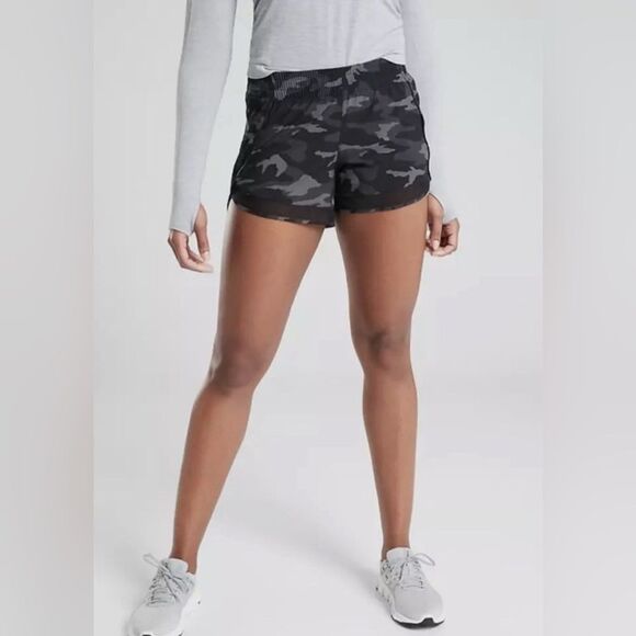 Athleta Printed Mesh Racer Run Lined 4” Black Camo Shorts L EUC - Picture 1 of 4